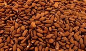 Read more about the article बादाम खाने के फायदे : Benefits to Eat Almonds