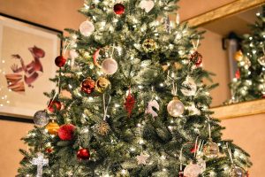 Read more about the article 10 Christmas tree decoration ideas